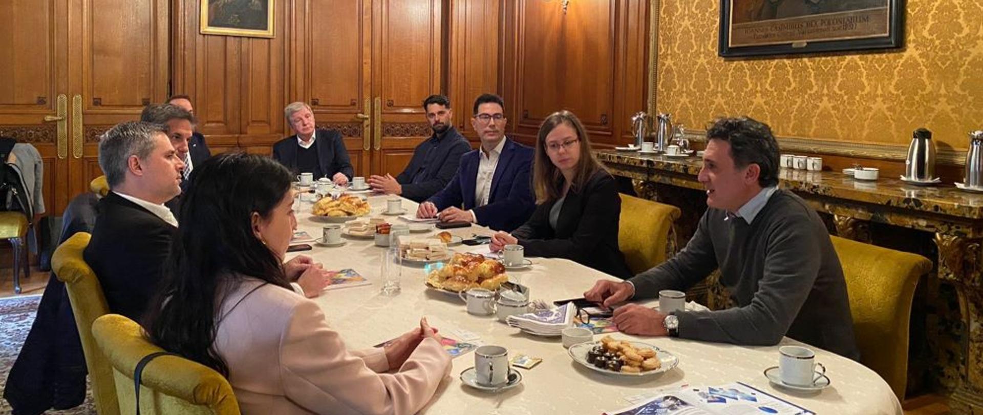 Ambasada RP w Buenos Aires i Zagraniczne Biuro Handlowe PAIH wspólnie zainaugurowały pierwsze spotkanie z cyklu „Encuentros con Polonia – Networking Cafés”.