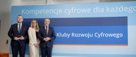 Wicepremier Krzysztof Gawkowski i wiceminister Konrad Wojnarowski na konferencji prasowej Ministerstwa Cyfryzacji dotyczącej startu programu „Kluby Rozwoju Cyfrowego”