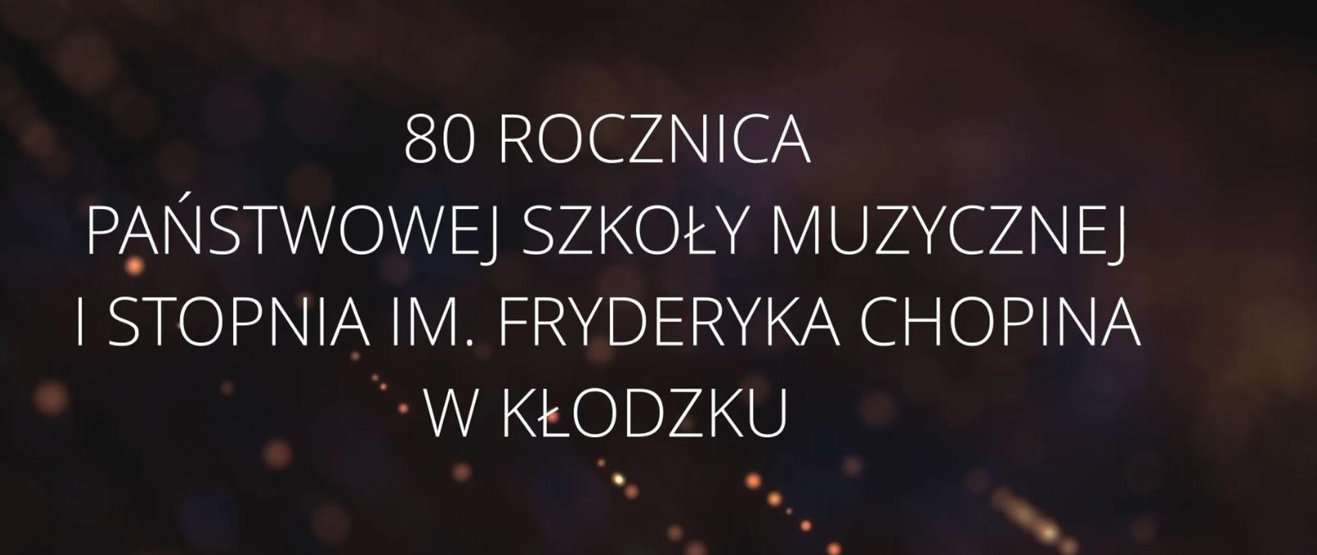 Informacja tekstowa na ciemnym tle 80 rocznica Państwowej Szkoły Muzycznej I stopnia im. Fryderyka Chopina w Kłodzku