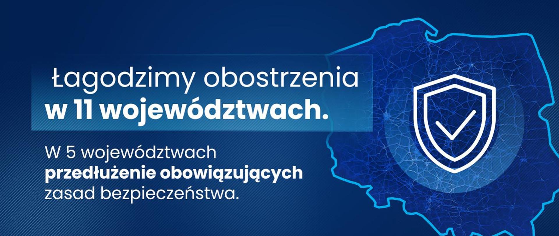 Plakat do komunikatu: Łagodzimy obostrzenia w 11 województwach. W 5 województwach przedłużenie obowiązujących zasad bezpieczeństwa. Napis po lewej stronie plakatu z białych liter znajduje się na granatowym tle. Po prawej stronie plakatu znajduje się zarys mapy Polski.