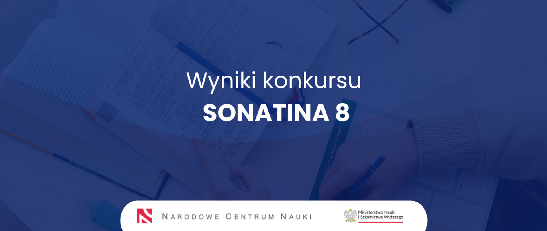 Grafika na niebieckim tle napis wyniki konkursu sonatina 8