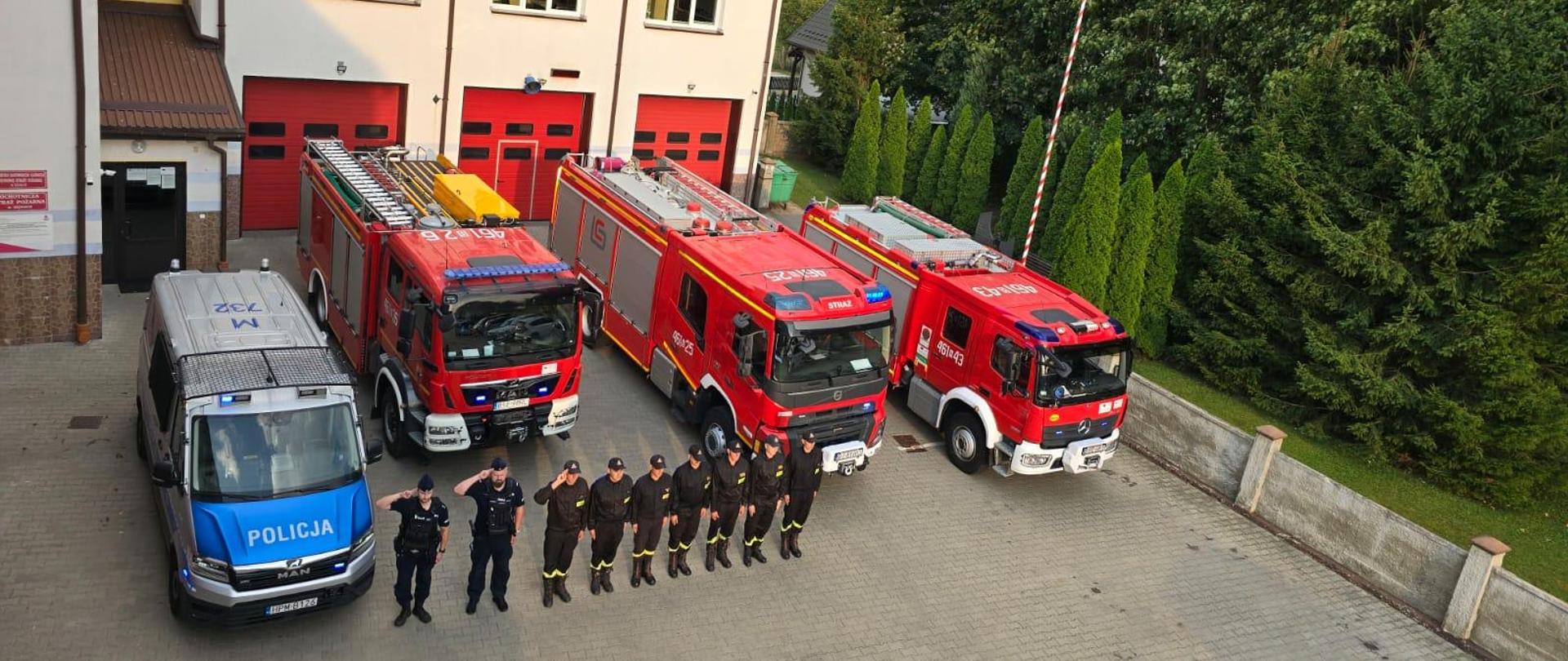 Podlascy strażacy oddali hołd kolegom. Strażacy z KP PSP w Sejnach i policjanci