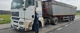 Kontrolowany pojazd podczas kontroli na punkcie kontrolnym opolskiej Inspekcji Transportu Drogowego