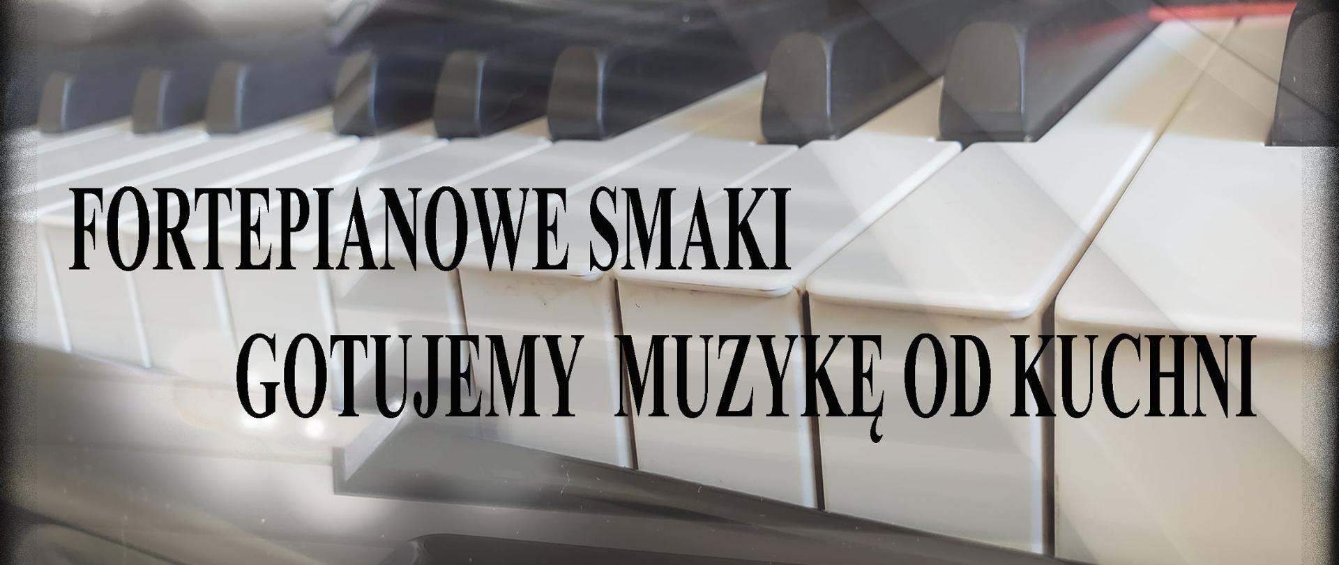 plakat wykonany w szarych kolorach. W tle widoczne są 2 klawiatury fortepianowe. W górnej części po lewej stronie umieszczono logo szkoły.