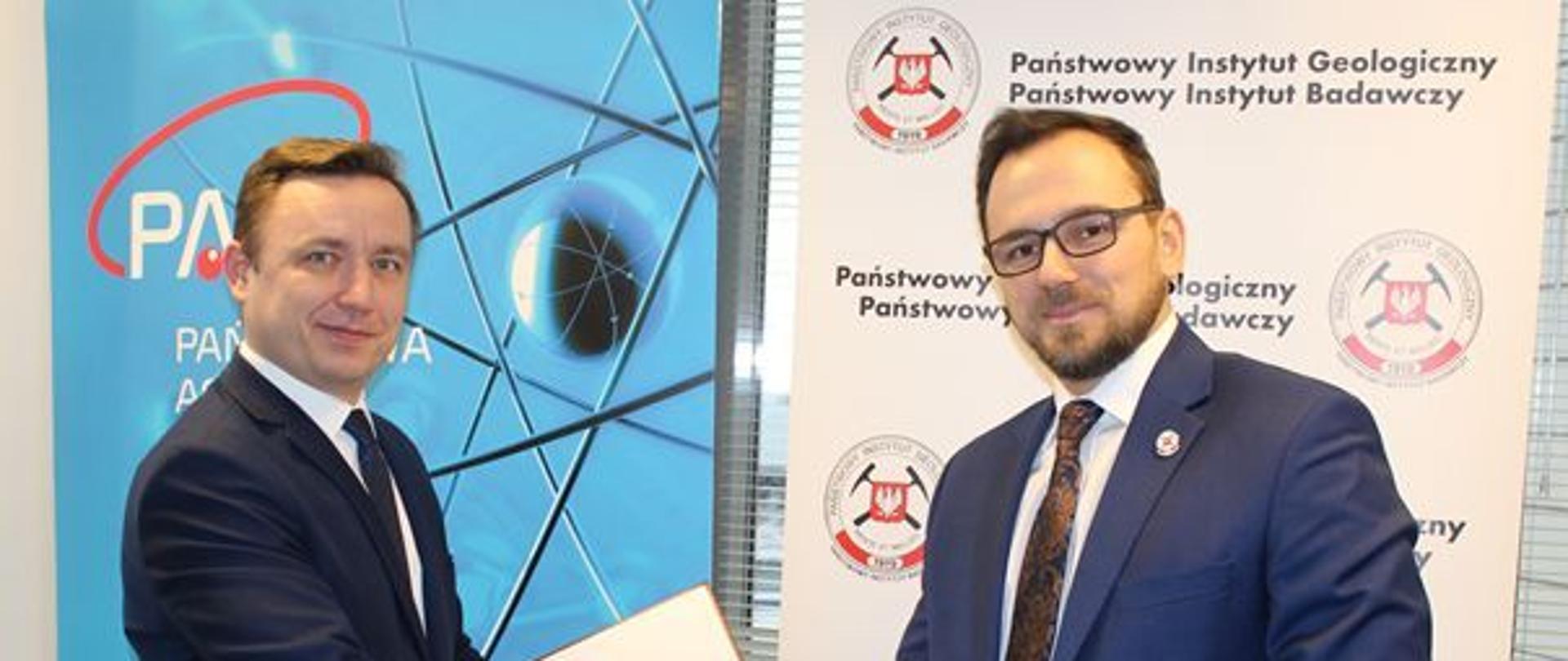 Handing over the authorization by the acting President of the PAA, Andrzej Głowacki, to the Director of the PGI-NRI, dr. Eng. Mateusz Damrat