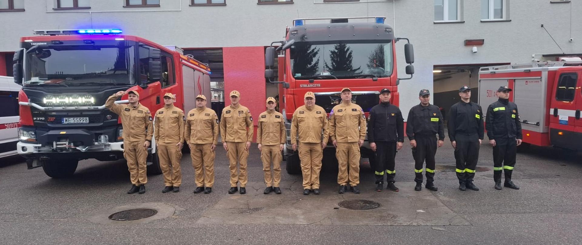 Makowscy strażacy oddają hołd tragicznie zmarłemu ratownikowi medycznemu