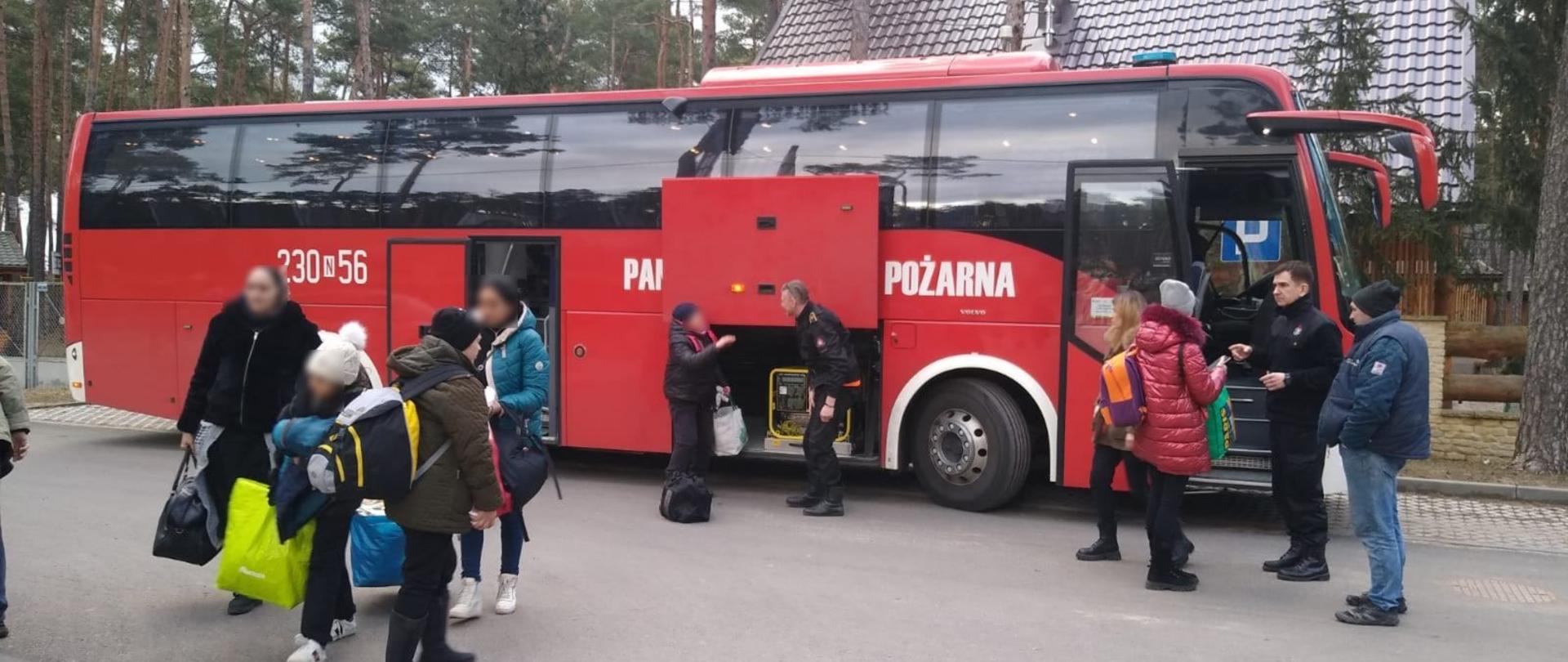 Transport uchodźców z Ukrainy przez strażaków PSP