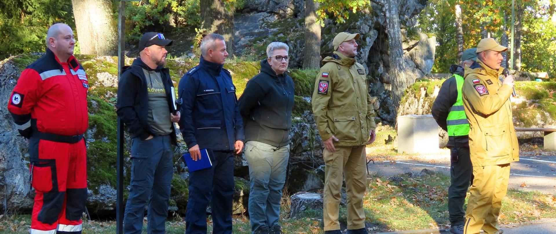 Na zdjęciu widać funkcjonariuszy różnych formacji podczas przywitania uczestników ćwiczenia.