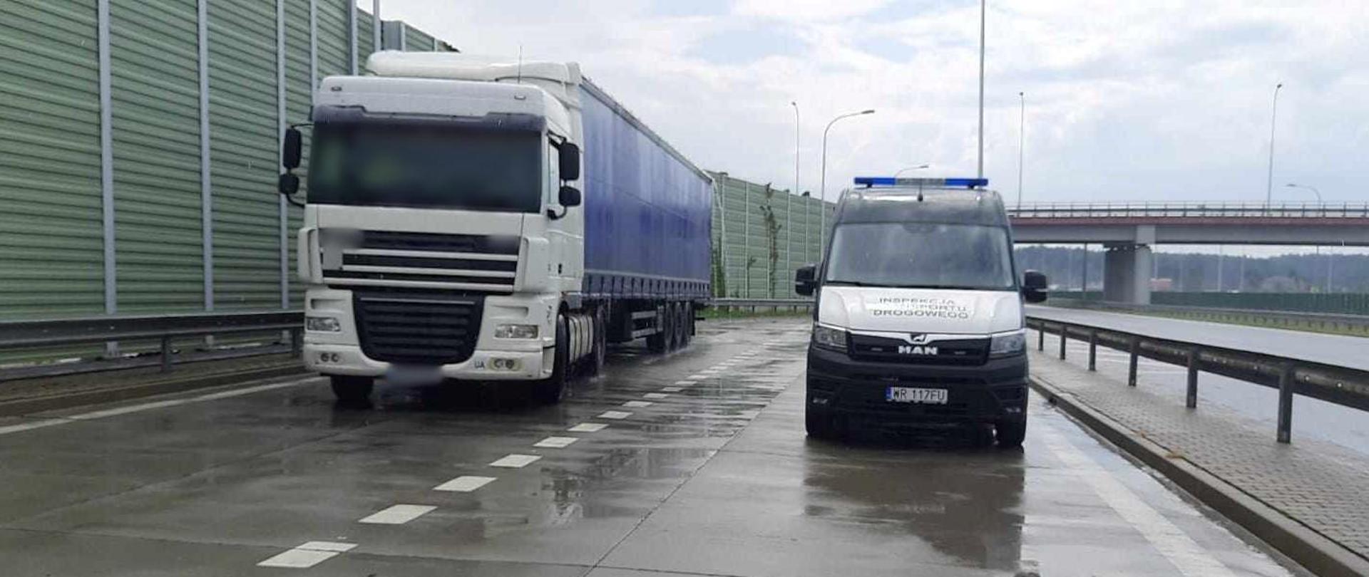 Ukraińska ciężarówka, zatrzymana do kontroli przez patrol mazowieckiej Inspekcji Transportu Drogowego na ekspresowej „siódemce”, w pobliżu Szydłowca.