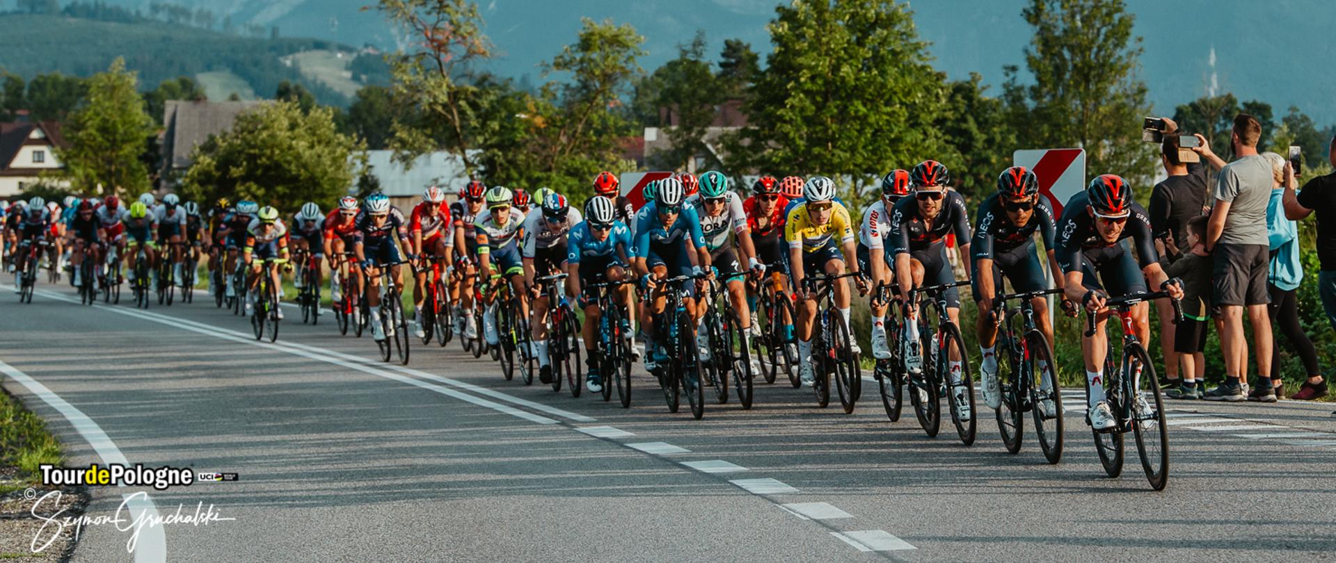 Przejazd peletonu Tour de Pologne