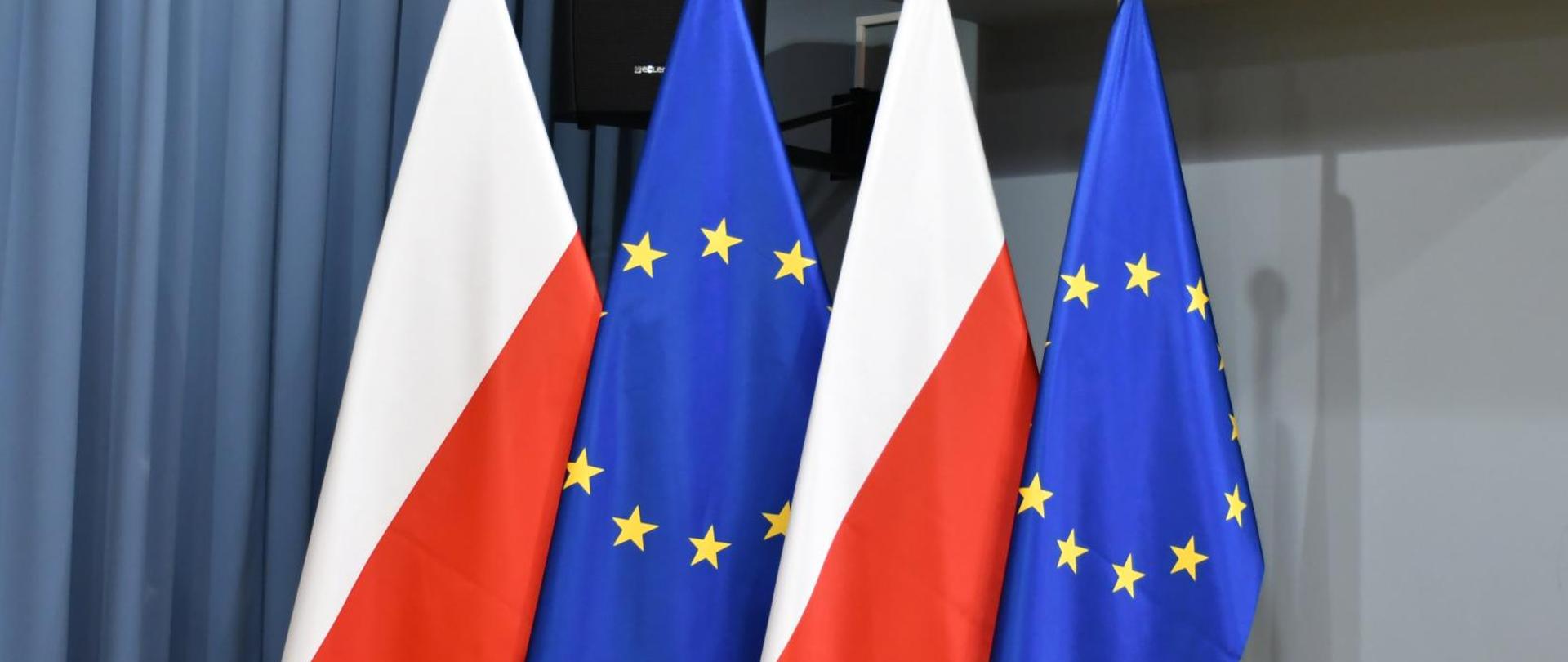 Flagi Unii Europejskiej i Polski