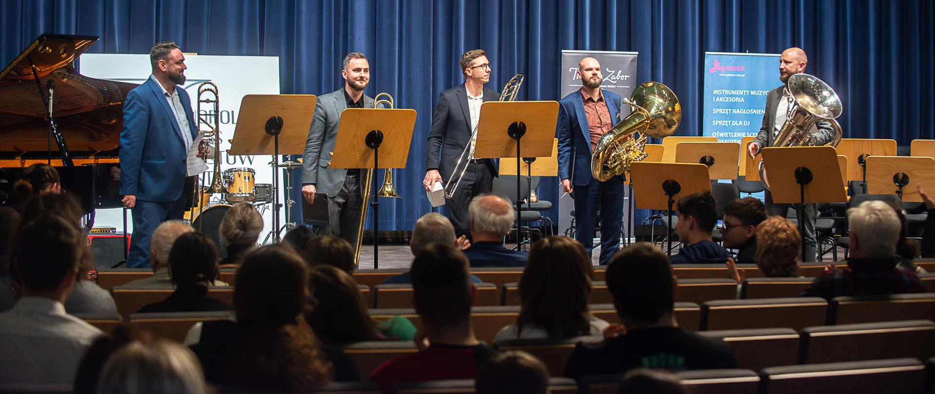 Na scenie jurorzy IV Ogólnopolskiego Konkursu Puzonistów i Tubistów - koncert