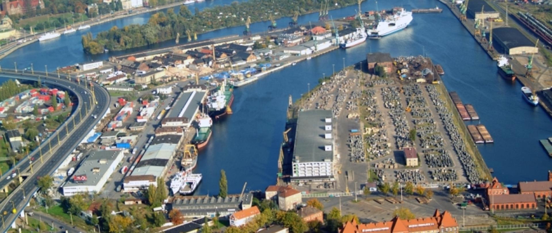 Port Szczecin-Świnoujście widziany z lotu ptaka