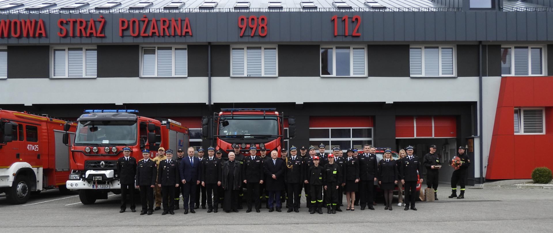  Zdjęcie, uczestnicy uroczystości.