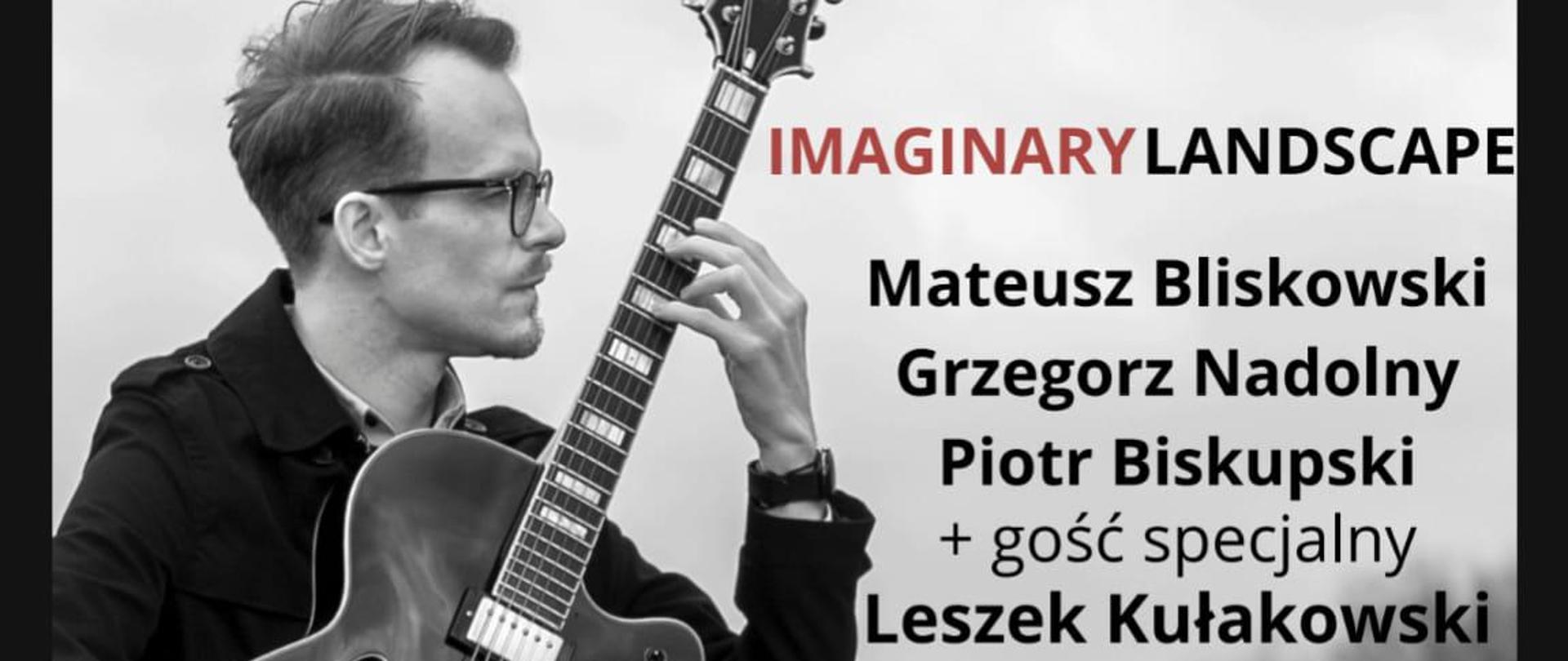 Plakat przedstawia Mateusza Bliskowskiego siedzącego z gitarą. Wokół znajdują się informacje tekstowe o koncercie. Plakat jest czarno-biały.