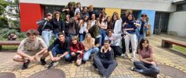 Młodzież ze szkoły z Niemiec przed budynkiem PLSP 