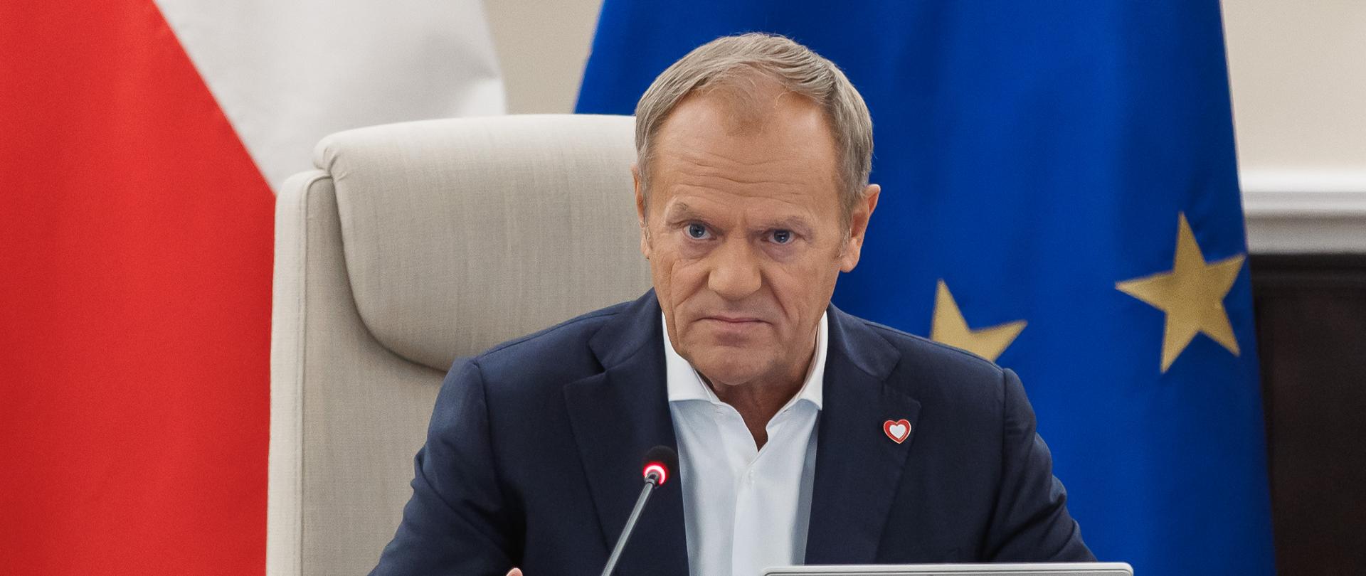 Premier Donald Tusk podczas posiedzenia Rady Ministrów. 