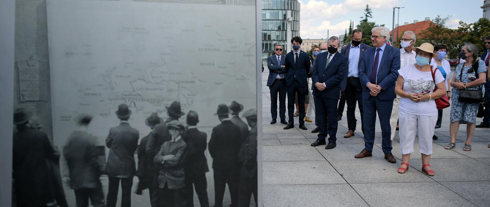 „Po Wielkiej Wojnie. Nowa Europa 1918-1923” – międzynarodowa wystawa plenerowa
na Pl. Piłsudskiego w Warszawie, fot. PAP/Marcin Obara
