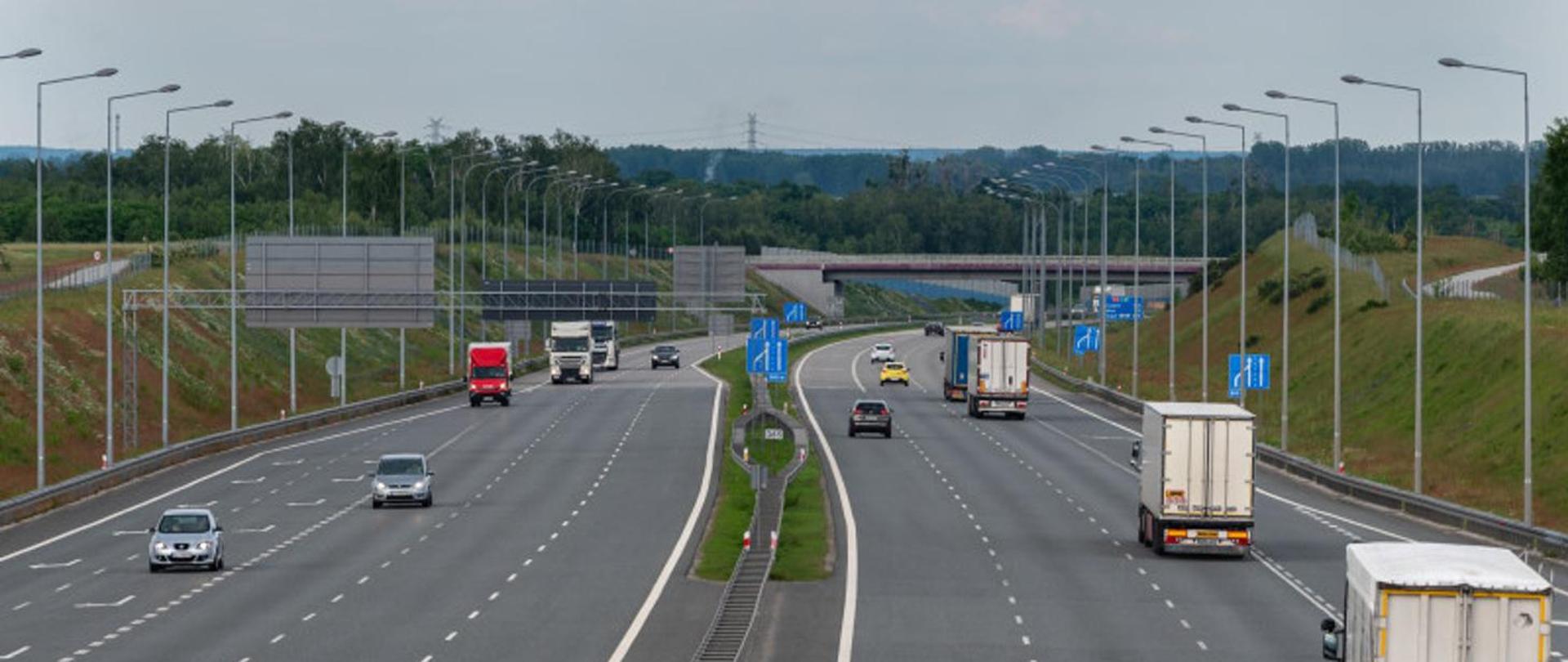 GPR - zdjęcie poglądowe, samochody na autostradzie 