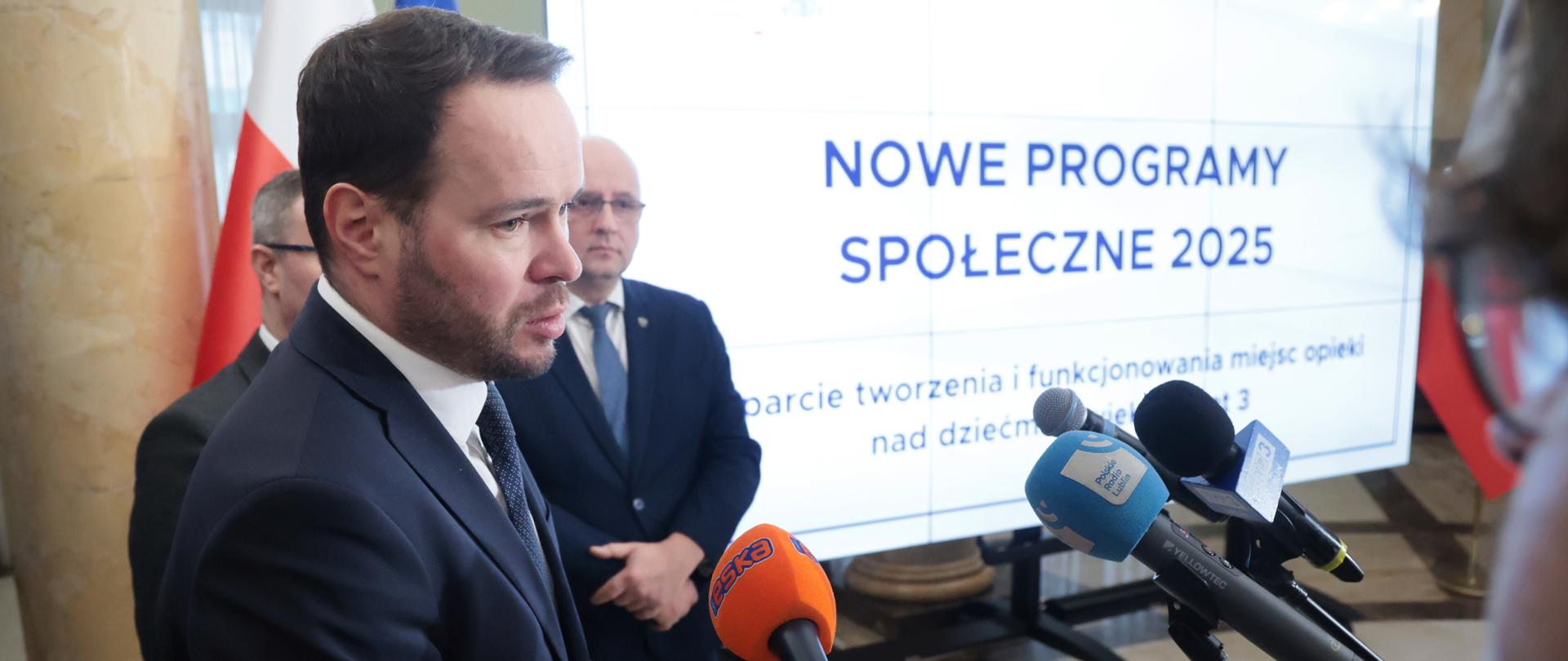 Nowe programy wsparciem dla rodziców i samorządów
