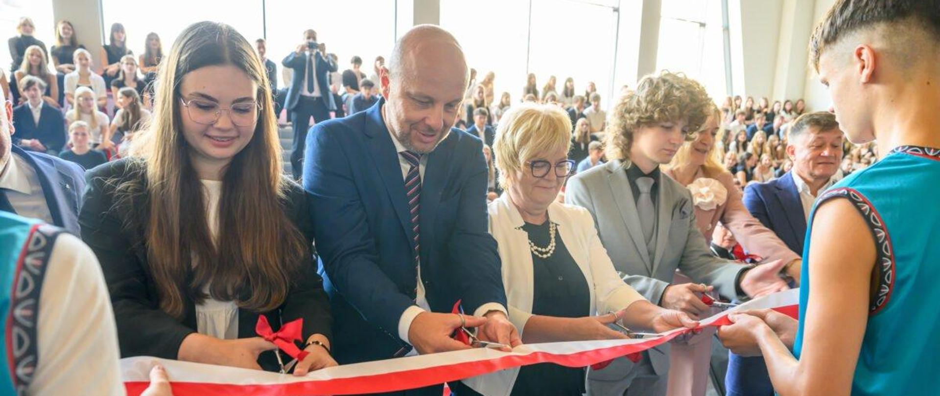 Uczestnicy wojewódzkiej inauguracji roku szkolnego