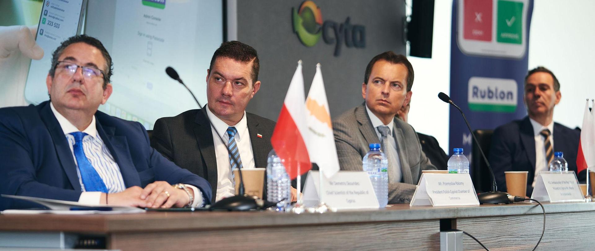Od lewej: Główny Naukowiec CY, Prezes Polsko Cypryjskiej Izby Gospodarczej, Ambasador RP na Cyprze, Wiceminister ds Badań, Innowacji i Polityki Cyfrowej CY