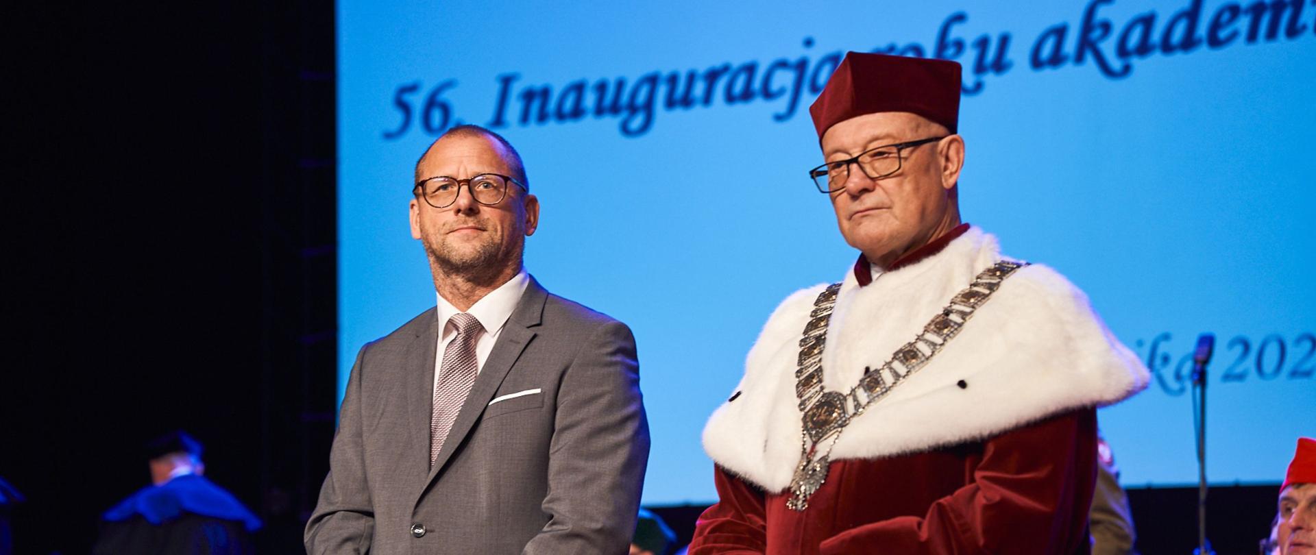 Inauguracja roku akademickiego na Uniwersytecie w Siedlcach. Na zdjęciu Wicewojewoda Mazowiecki Robert Sitnik i Jego Magnificencja Rektor UWS prof. dr hab. Mirosław Minkina.