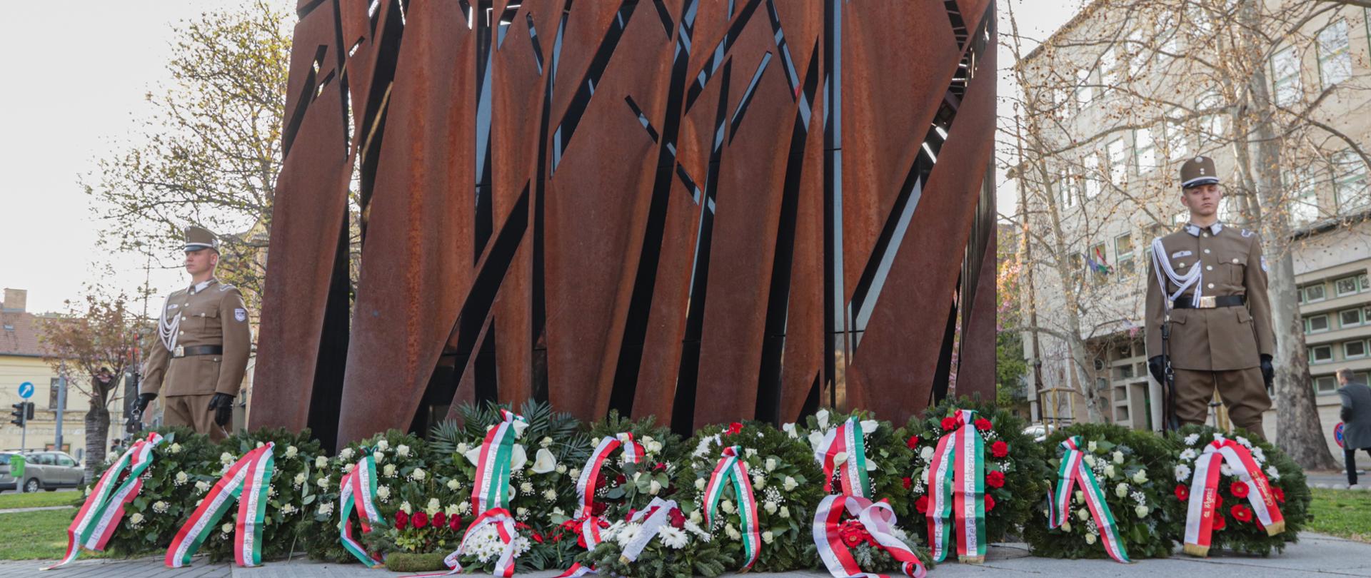 Uroczystości pod Pomnikiem Katyńskim w Budapeszcie