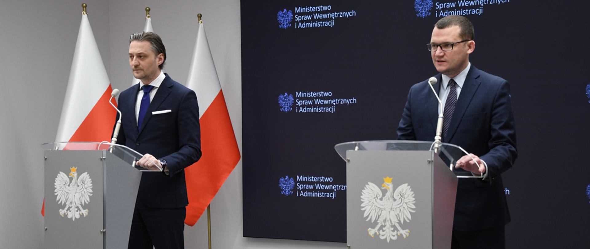 Deputy ministers Paweł Szefernaker and Bartosz Grodecki during a press conference.