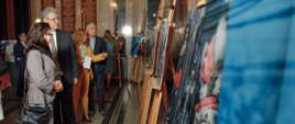 photo exhibition Children of Ukraine on the run 