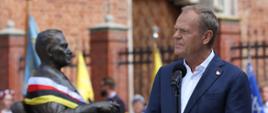 Premier Donald Tusk podczas uroczystości odsłonięcia pomnika Lecha Bądkowskiego w Gdańsku.