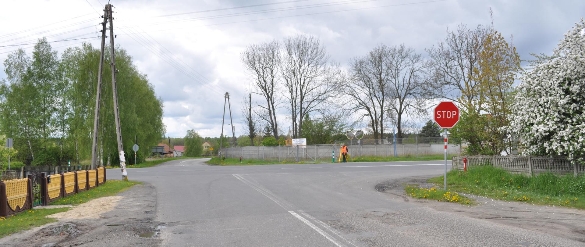 na zdjęciu widoczne skrzyżowanie na drodze krajowej nr 25 w Drołtowicach 