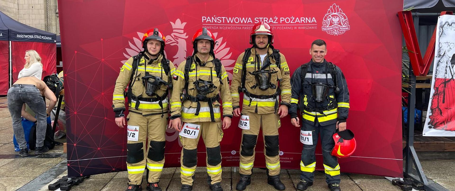 Czteroosobowa reprezentacja Komendy Powiatowej Państwowej Straży Pożarnej w Grodzisku Mazowieckim przed startem w ubraniach specjalnych i hełmach - 2 roty w składzie:
- st. kpt. Bartosz Szulborski i st. str. Michał Krzyżewski
- st. str. Bartłomiej Jagiełło i str. Daniel Lepianka
