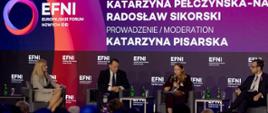 
Minister Katarzyna Pełczyńska-Nałęcz siedzi i trzyma w ręce mikrofon, po jej prawej stronie siedzi minister spraw zagranicznych Radosław Sikorski, po lewej siedzi minister aktywów państwowych Jakub Jaworowski
