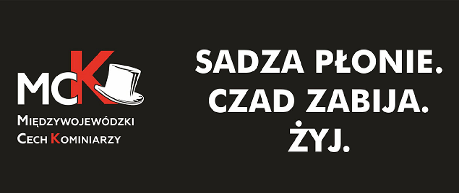 Plakat akcji "Sadza płonie, czad zabija. Żyj." na czarenym tle widoczny czerwony rysunkowy obrys domu i logo Międzyzakładowego Cechu Kominiarzy.