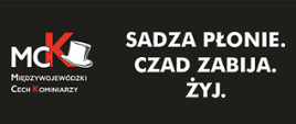 Plakat akcji "Sadza płonie, czad zabija. Żyj." na czarenym tle widoczny czerwony rysunkowy obrys domu i logo Międzyzakładowego Cechu Kominiarzy.