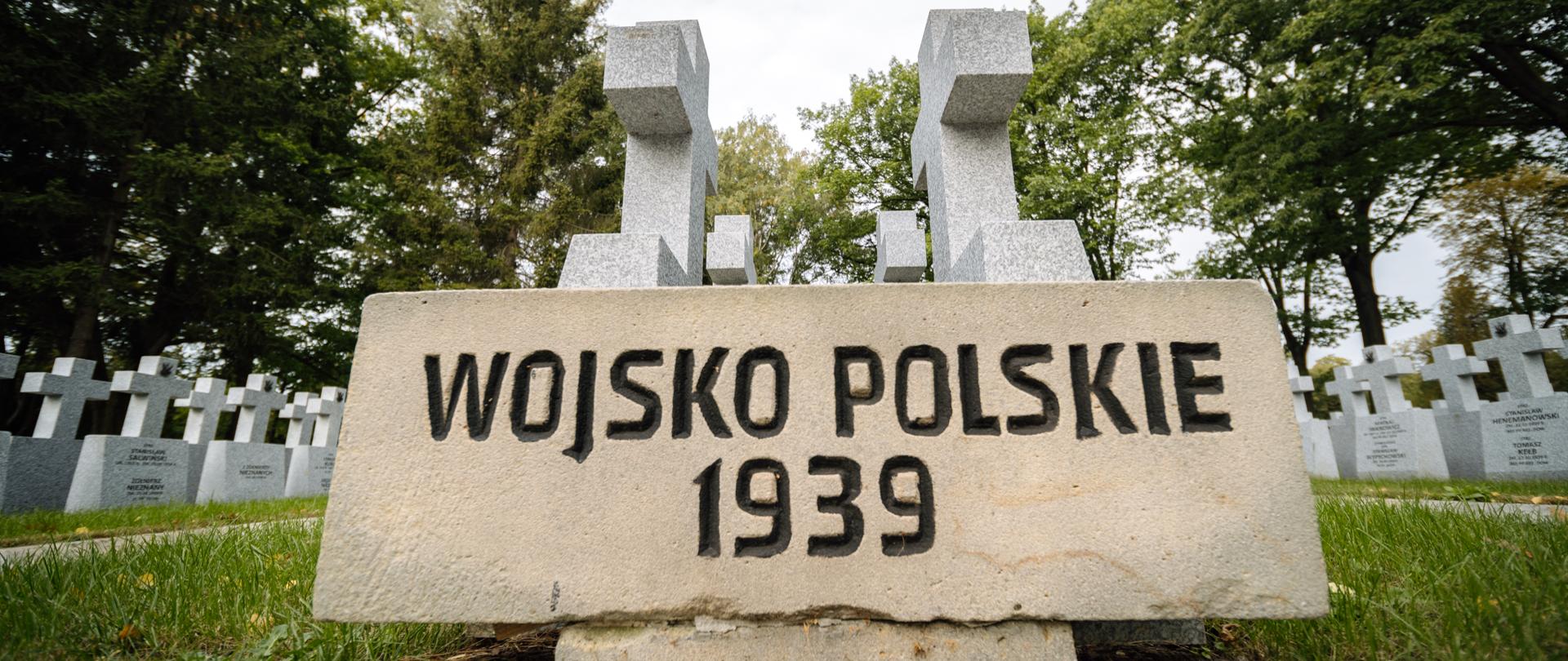 Uroczystość odsłonięcia i poświęcenia wyremontowanych kwater wojennych żołnierzy Września 1939 r.