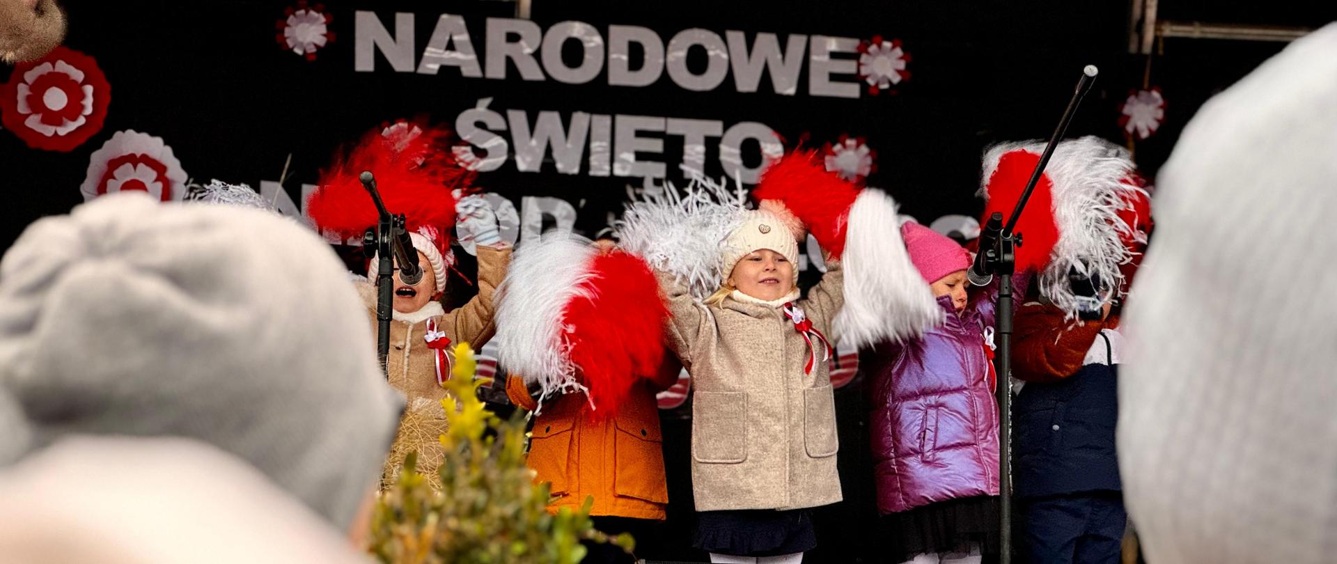 Wojewódzkie Obchody Narodowego Święta Niepodległości w Nidzicy. Występy artystyczne dzieci. 