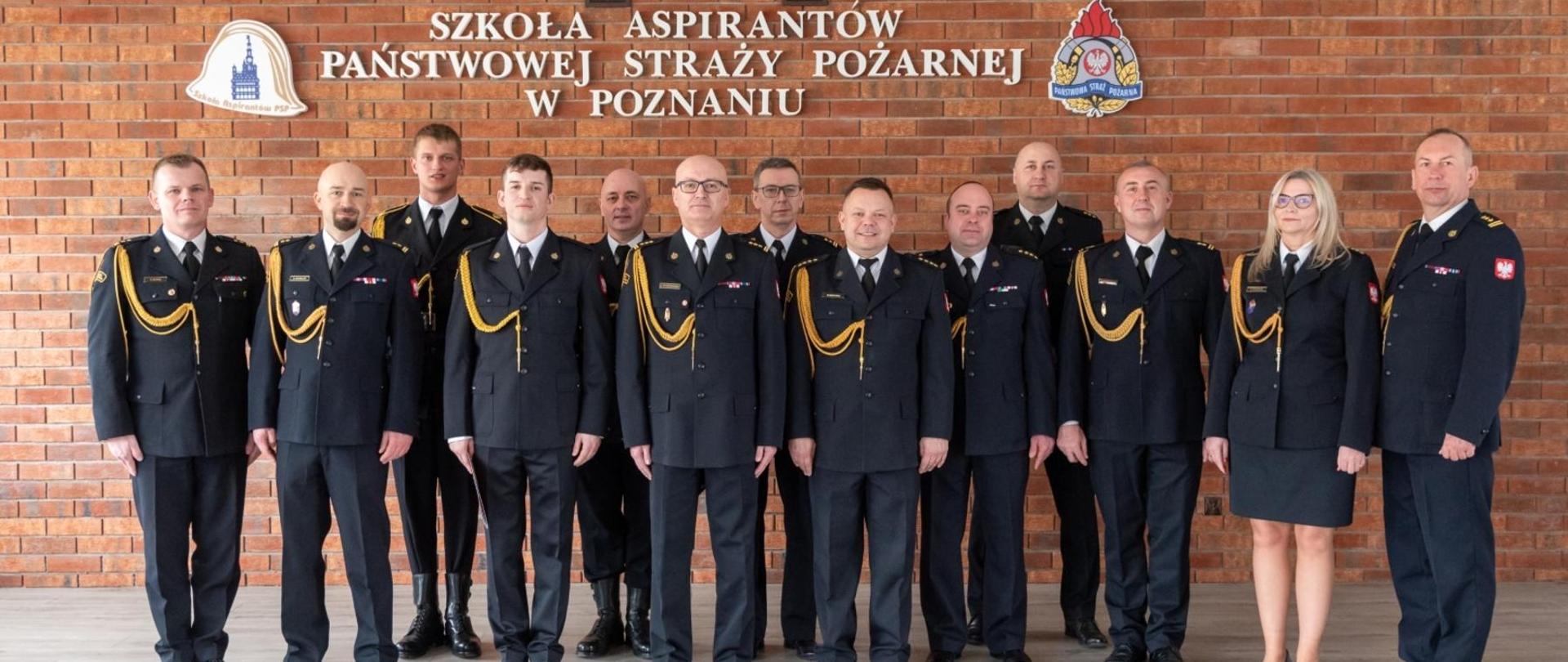 Ślubowanie nowo przyjętego strażaka w Szkole Aspirantów Państwowej Straży Pożarnej w Poznaniu.