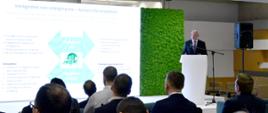 Wiceminister Piotr Dziadzio podczas konferencji "Inteligentnie w energetyce"