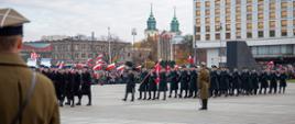 Kompania Szefa KAS maszeruje na Placu Marszałka Piłsudskiego