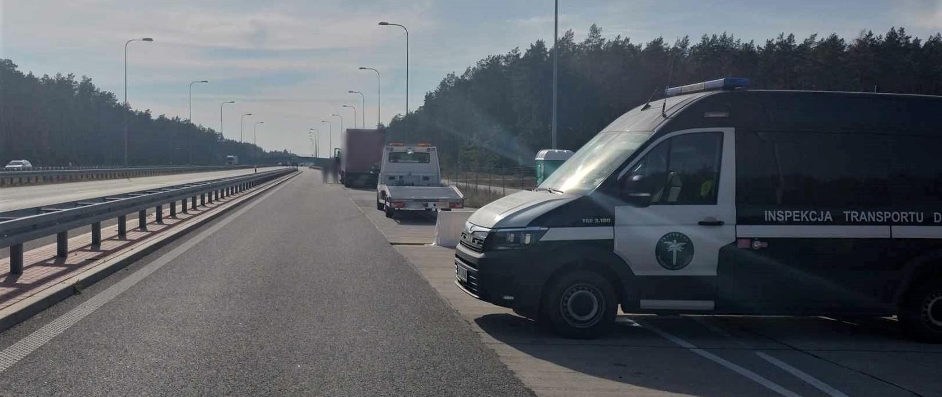 Miejsce kontroli kirgiskiej ciężarówki, zatrzymanej przez patrol Głównego Inspektoratu Transportu Drogowego i przekazanej do dalszych czynności funkcjonariuszom mazowieckiej Inspekcji Transportu Drogowego z Ostrołęki. 