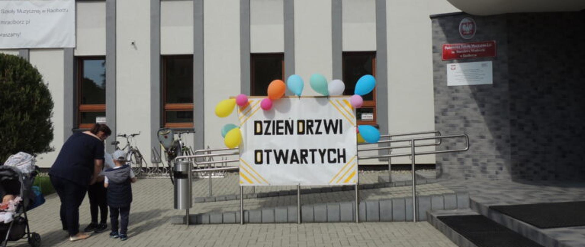 drzwi otwarte