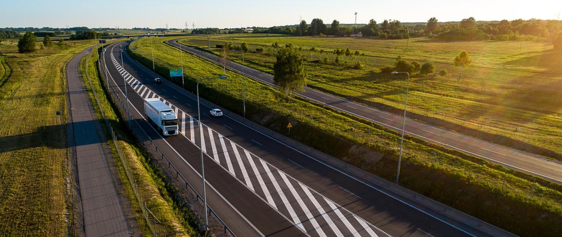 Widok z lotu ptaka na drogę ekspresową S19 w okolicach Nienadówki