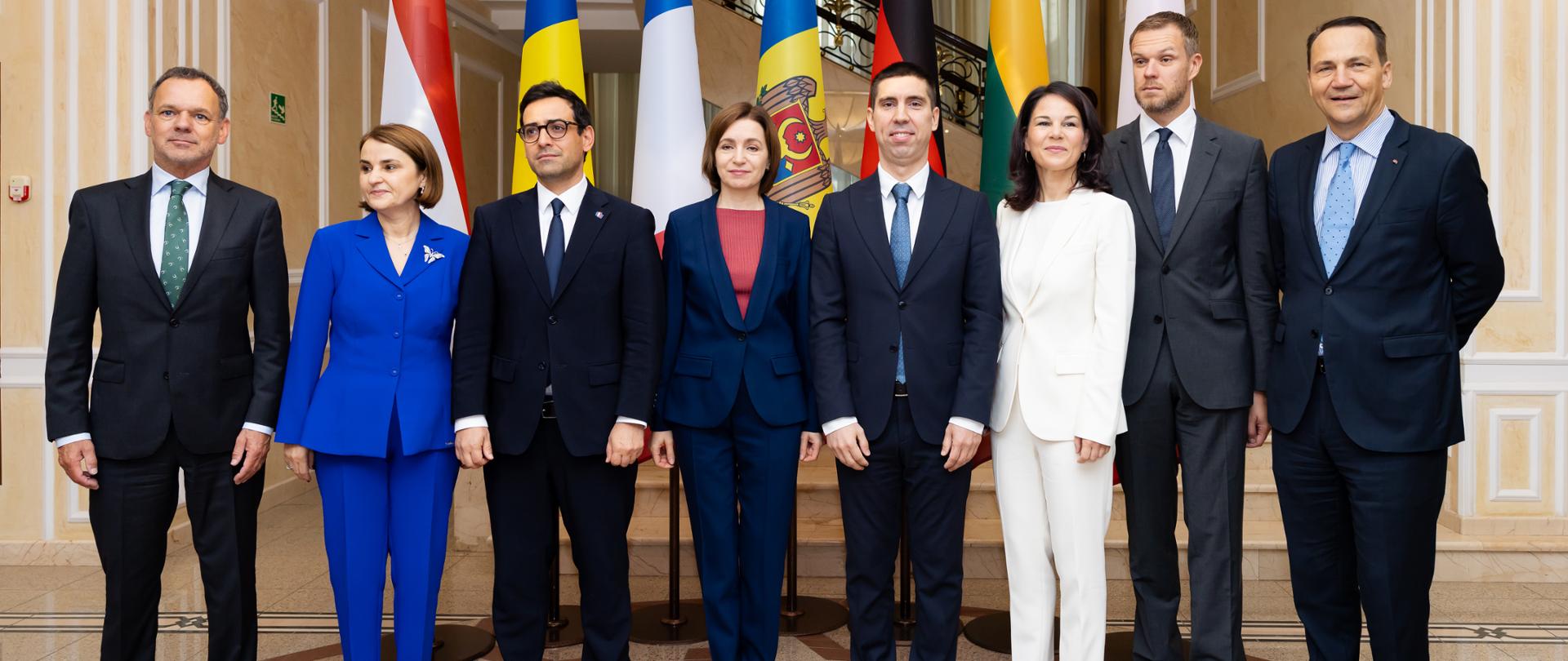 Minister Radosław Sikorski, wspólnie z Ministrami Spraw Zagranicznych Niemiec i Francji, Annaleną Baerbock i Stéphane Séjourné, złożyli 17 września wizytę w Kiszyniowie, aby wspólnie wyrazić poparcie dla aspiracji europejskich Republiki Mołdawii.