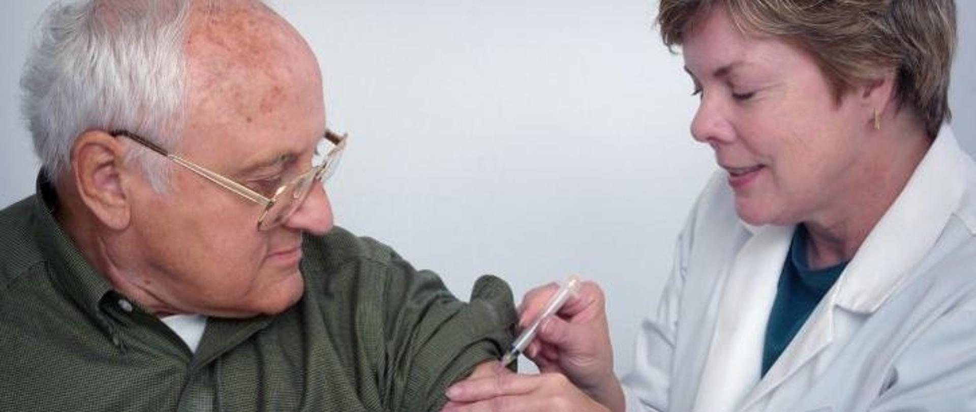 Ruszyła rejestracja na szczepienia przeciw COVID-19 dla osób powyżej 80. roku życia