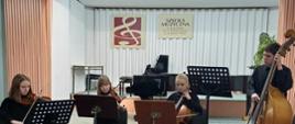 Kwartet smyczkowy - skrzypaczka. altowiolistka, wiolonczelistka, kontrabasista