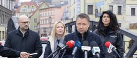 Minister Marcin Kierwiński na terenach popowodziowych na Dolnym Śląsku