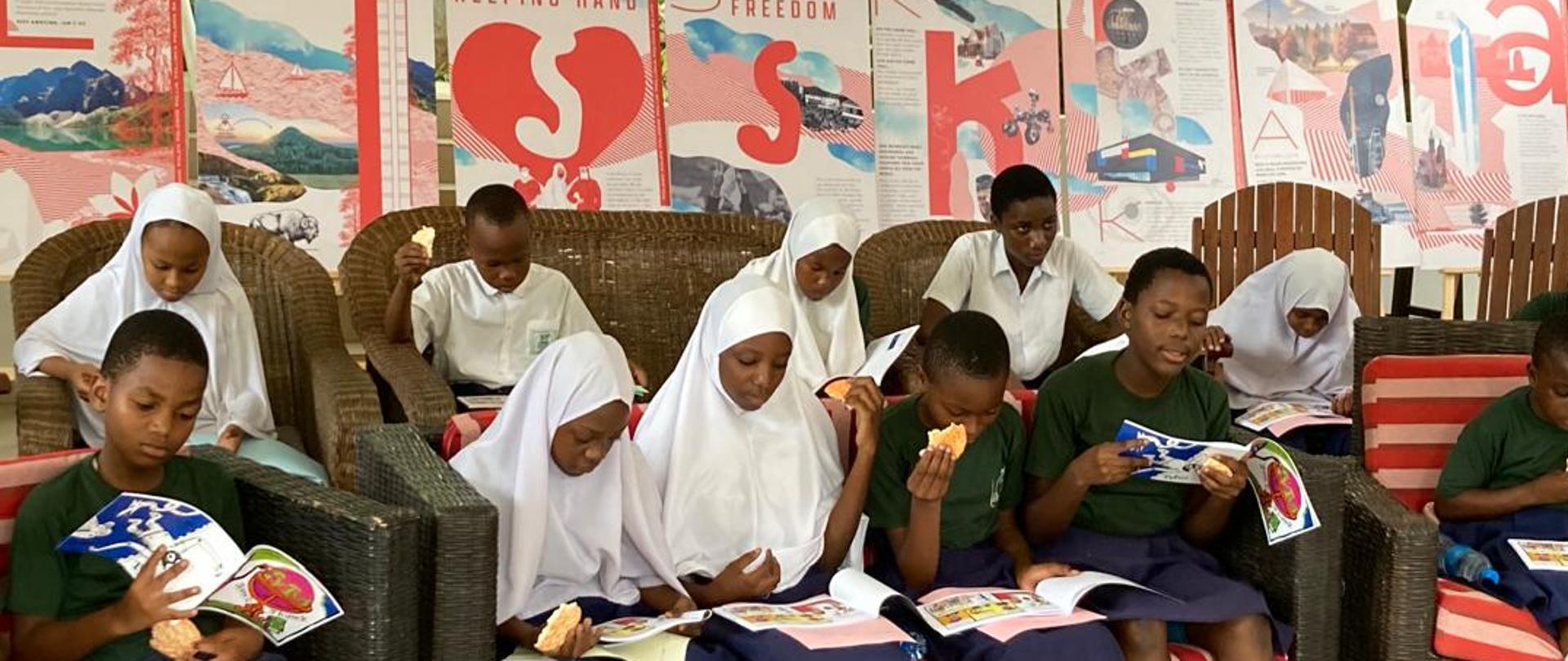 Reading Polish comic books with Tanzanian students