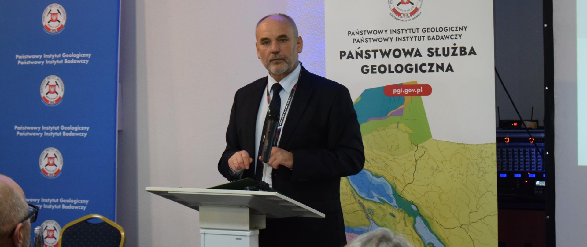 Wiceminister Piotr Dziadzio na konferencji „Współczesna Geologia Samorządowa”, organizowanej przez Państwowy Instytut Geologiczny-Państwowy Instytut Badawczy